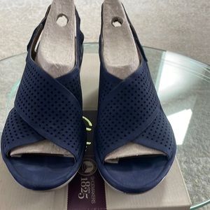 Clarks Sandals Navy Nubuck Women Size 10W